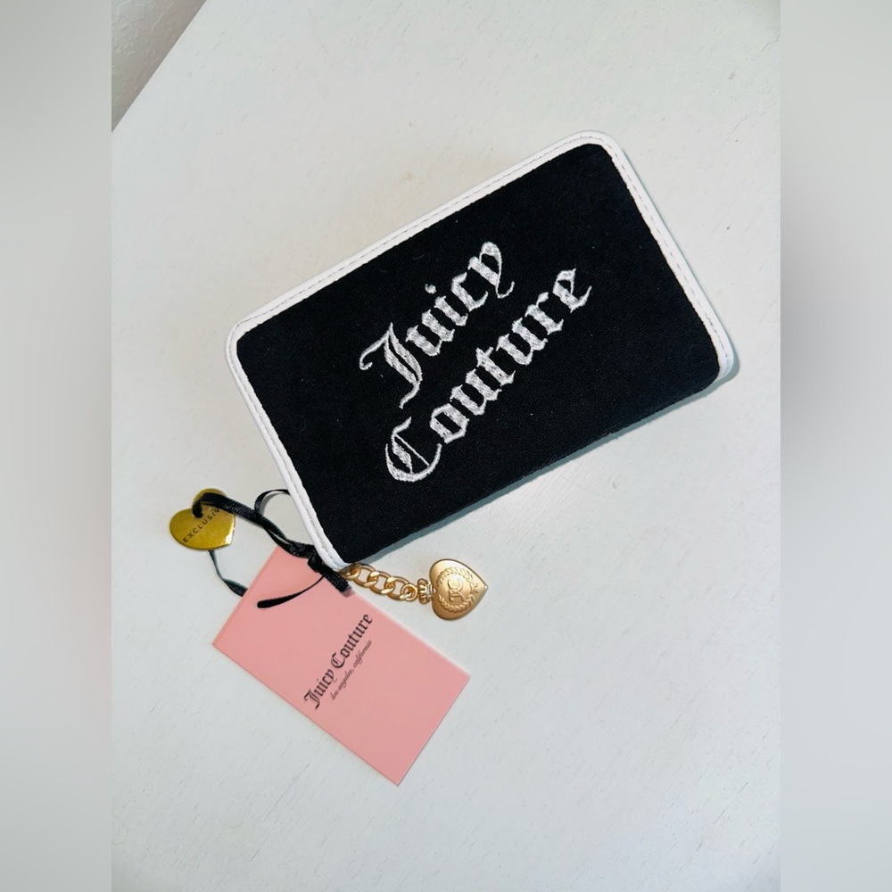 Juicy Couture Wallet
Brand new with tags